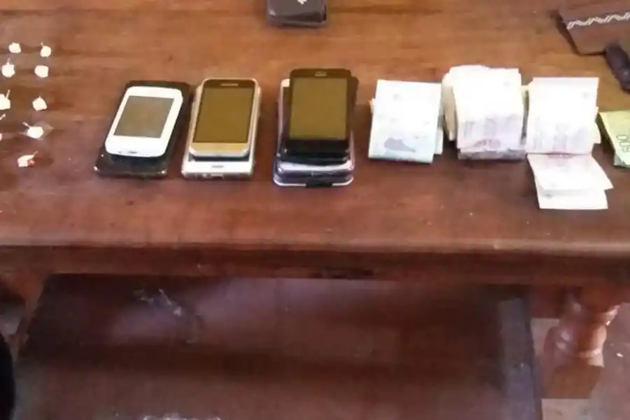 Desbarataron dos quioscos del Clan Farías en San Cayetano