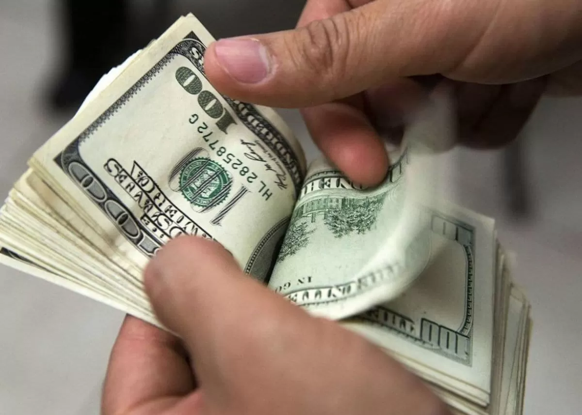 Otra escalada del dólar minorista, que concluyó a $ 28,71