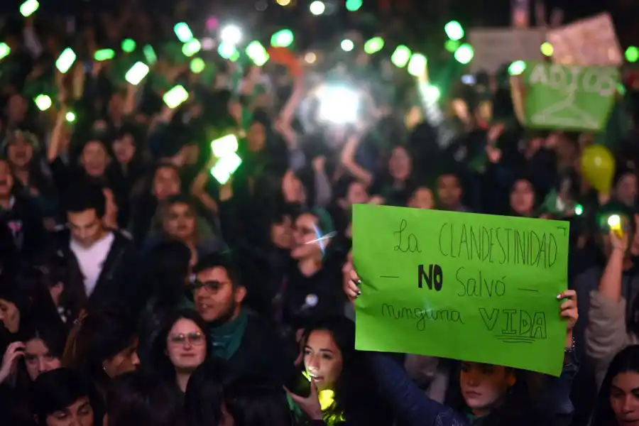 MARCHA POR LA DESPENALIZACIÓN. La marcha en Tucumán previo a la decisión del Senado.