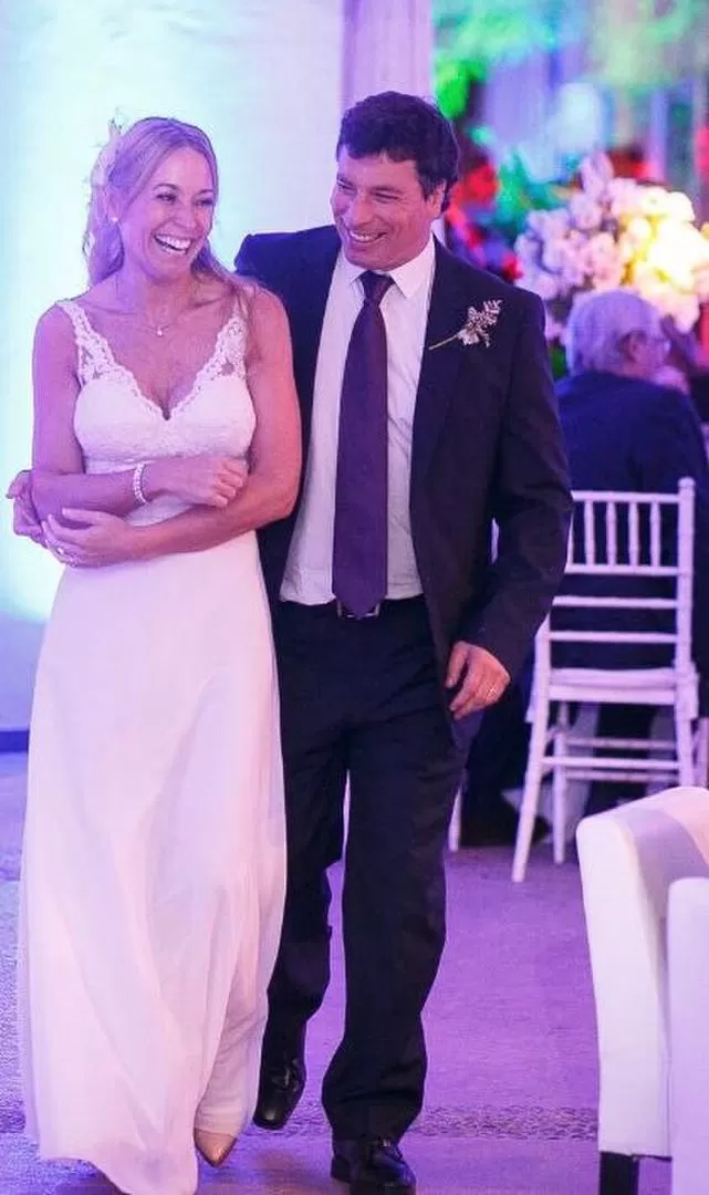 BODA Y VENDIMIA. Snopek y Marti Coll en el casamiento de noviembre de 2015. En marzo de 2018, el gobernador Morales y Snopek en la fiesta mendocina. 