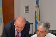 López niega ser el dueño de los bolsos, pero no da nombres