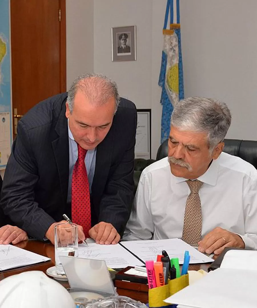 BUENOS TIEMPOS. López y De Vido decidieron sobre la ejecución de la obra pública durante los gobiernos “K”. ARCHIVO