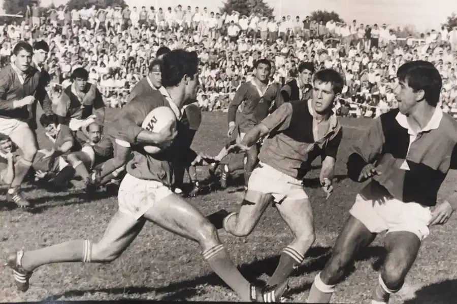 CON EL EQUIPO DE SUS AMORES. Eduardo, en uno de los partidos de Tucumán Rugby