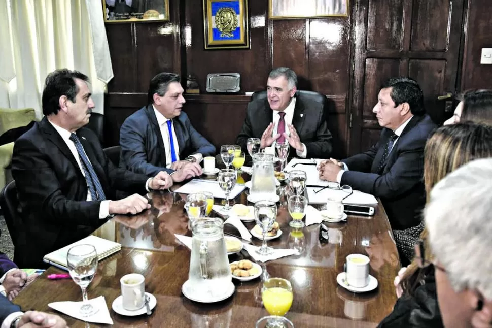 CONSENSO. Jaldo (cabecera) y Posse (a su derecha) se reunieron ayer. prensa legislatura.