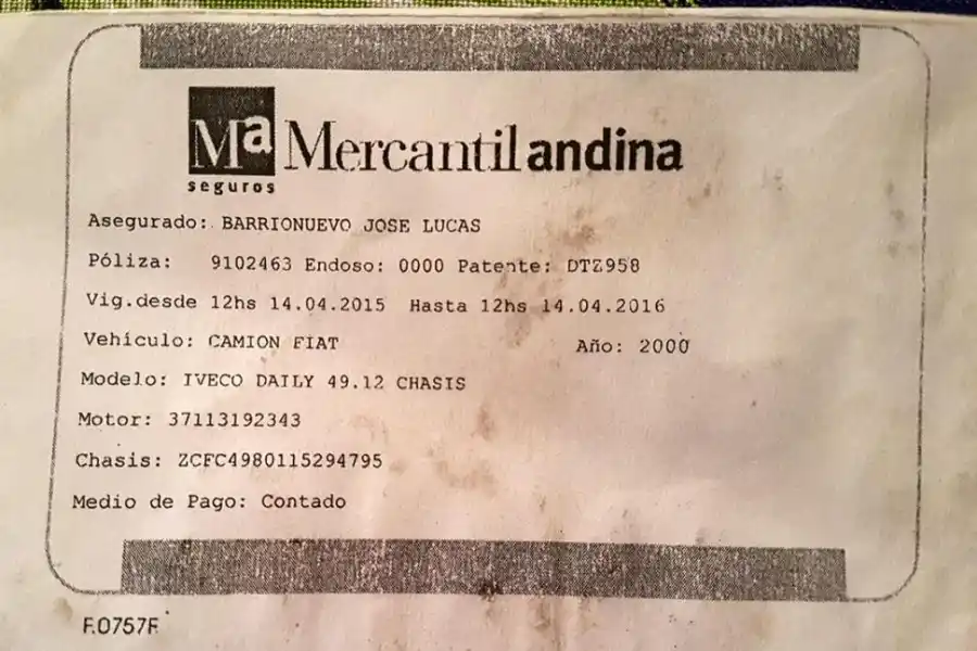 CAMIÓN II. El rodado que Flores afirma haber utilizado mientras trabajó para Marán estuvo asegurado por Mercantil Andina entre 2015 y 2016. En la póliza, el asegurado es Lucas Barrionuevo.