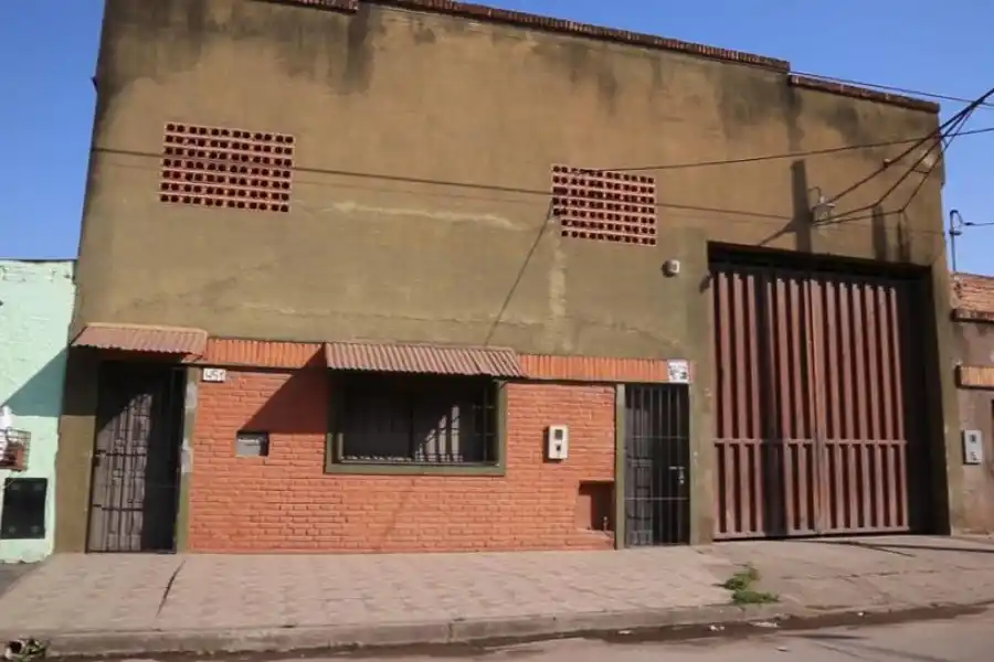 DEPÓSITO. Marán habría guardado máquinas y materiales en la calle Pedro León Gallo al 400. Según Flores, aquí se trajeron diversos archivos y carpetas. 