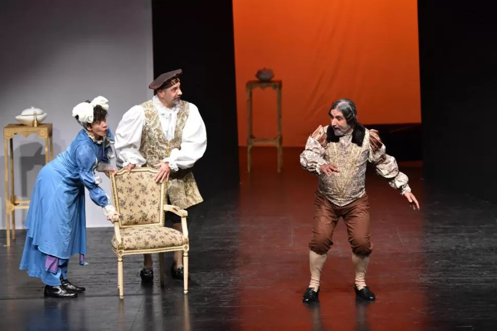 CON VESTUARIO DE ÉPOCA. Nicolás Aráoz dirige al Teatro Estable de la Provincia en “El enfermo imaginario”. LA GACETA / FOTO DE INÉS QUINTEROS ORIO.