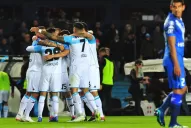 Le costó, pero Racing venció a Vélez y festejó en el Cilindro