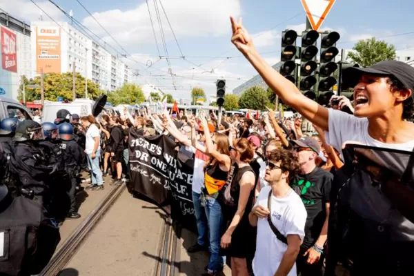 Investigan los disturbios en una marcha neonazi