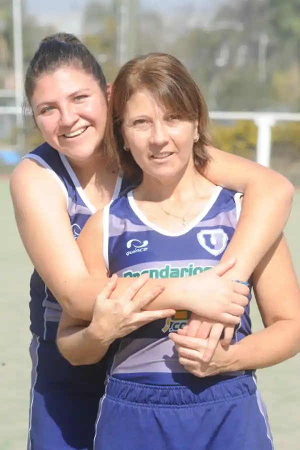 Madres e hijas, unidas por la pasión del hockey 
