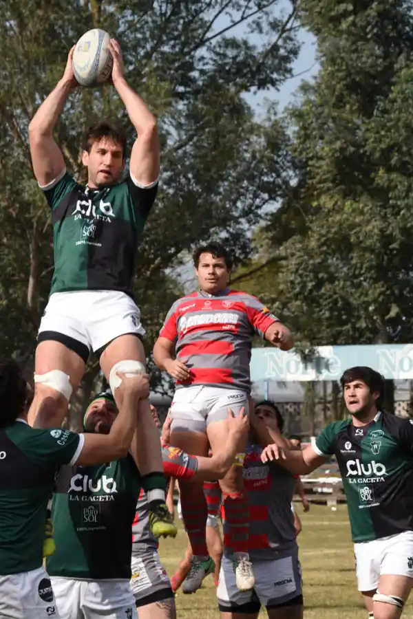 OBTENCIÓN. Juan Martín Guerineau se anticipa en el line. El “Verdinegro” pegó de entrada. la gaceta / Foto de José Nuno