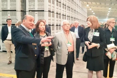 El embajador de EEUU visitó una citrícola en Tucumán