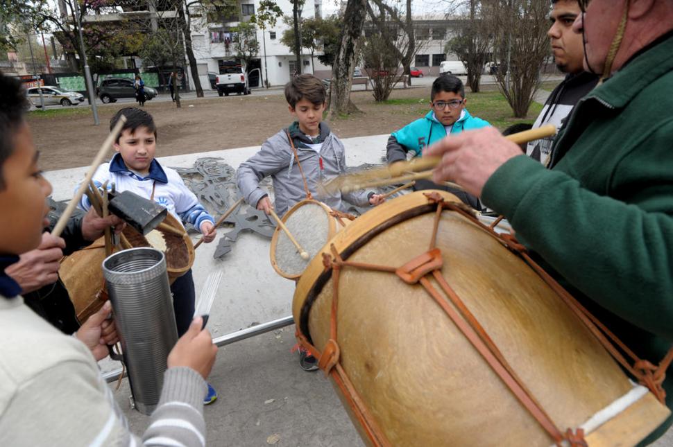 PERCUSIONES. Alumnos del profesor Rubén Suasnabar llevaron su repertorio de música latinoamericana al encuentro