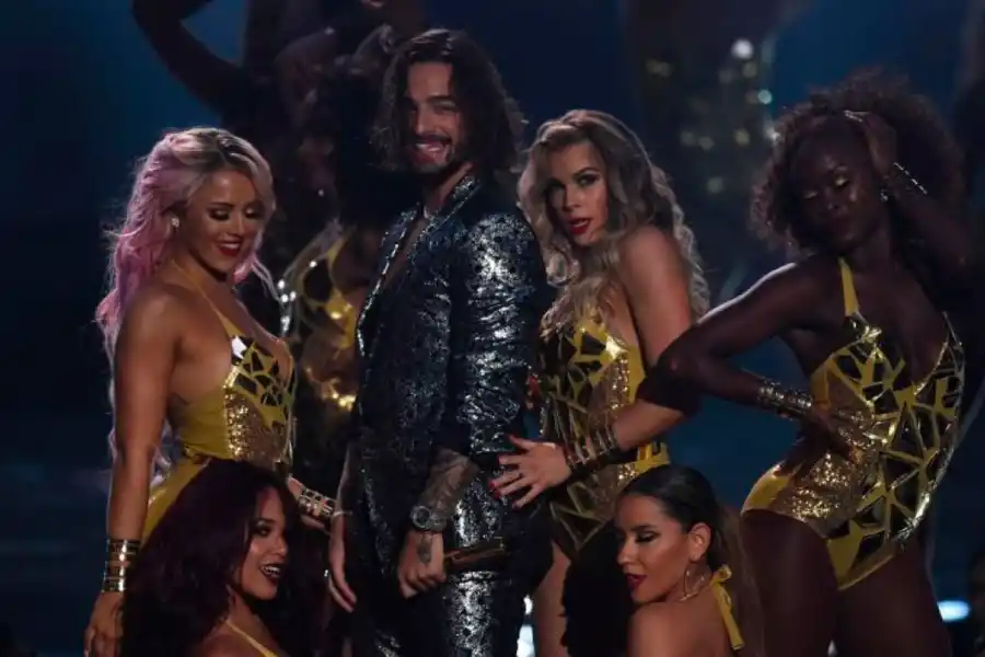 MALUMA. La actuación del colombiano en los premios.