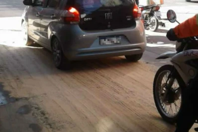 Un derrame de aceite en Mendoza y Laprida ocasionó varios accidentes
