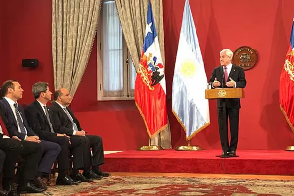 Manzur participó de una cumbre de Gobernadores e Intendentes en Chile