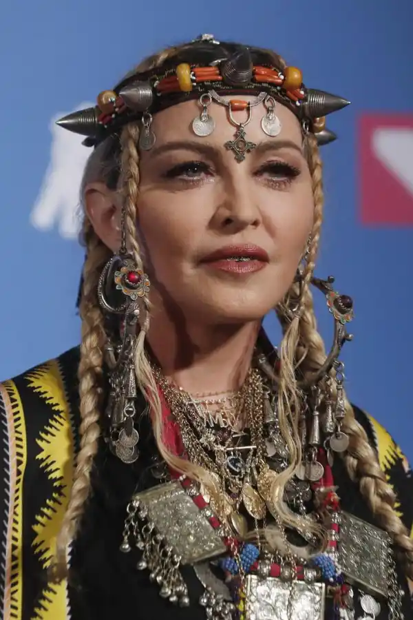 MADONNA REINA DEL POP. Lució una colección de joyas bereberes que aparentemente compró en el viaje por su cumpleaños celebrado en Marrakech la semana pasada.  