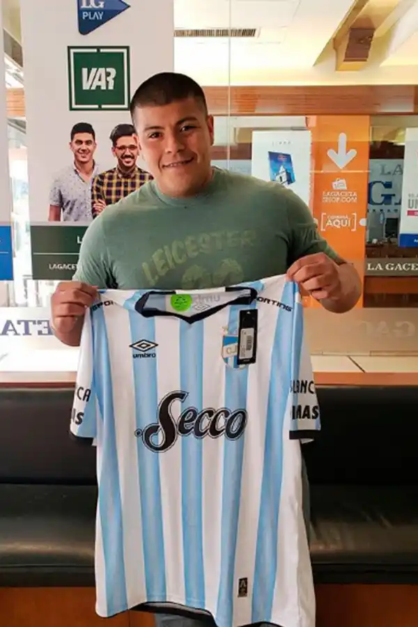 GANADOR DE CAMISETA DE ATLÉTICO. Gabriel Gómez se llevó el primer premio de VAR.