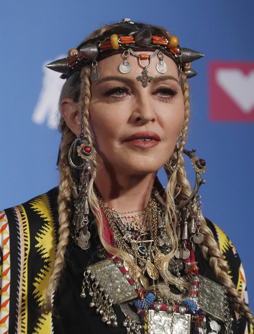 MADONNA REINA DEL POP. Lució una colección de joyas bereberes que aparentemente compró en el viaje por su cumpleaños celebrado en Marrakech la semana pasada.  