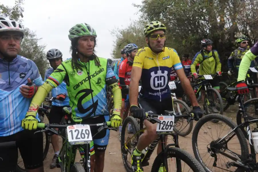 LOS MEJORES DE MASTER B1. Juárez y Fernández triunfaron en su categoría. 