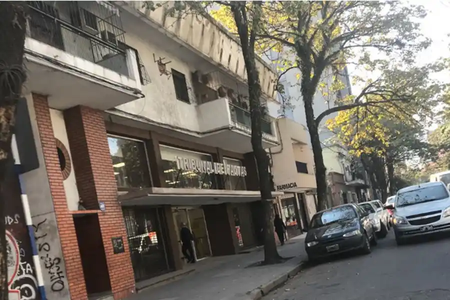 El colmo: autos en infracción en la puerta del Tribunal de Faltas