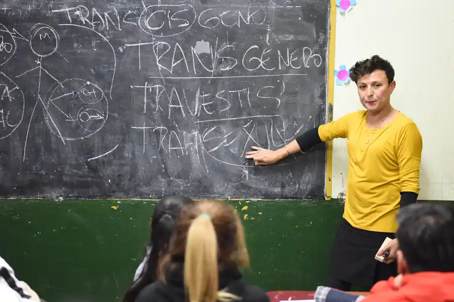 Una docente trans dio su primera clase en una escuela pública de Tucumán