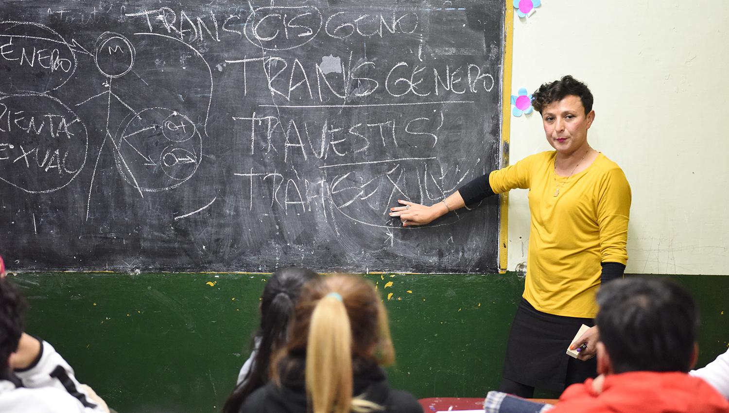 Una docente trans dio su primera clase en una escuela pública de Tucumán