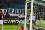 Un golazo de Aliendro le dio a Atlético su primer triunfo en la Superliga