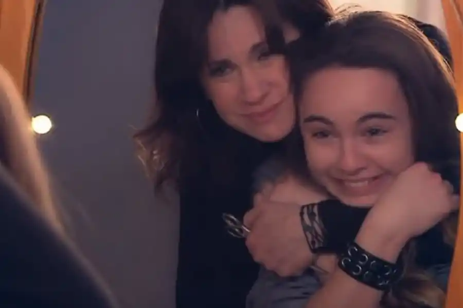 ANTONIA Y JUAN. El día que su hijo le pidió que lo ayude a cortarse el pelo.