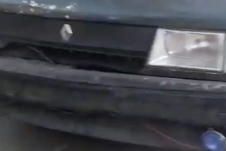 Video: taxistas filmaron a municipales estacionados en un lugar prohibido