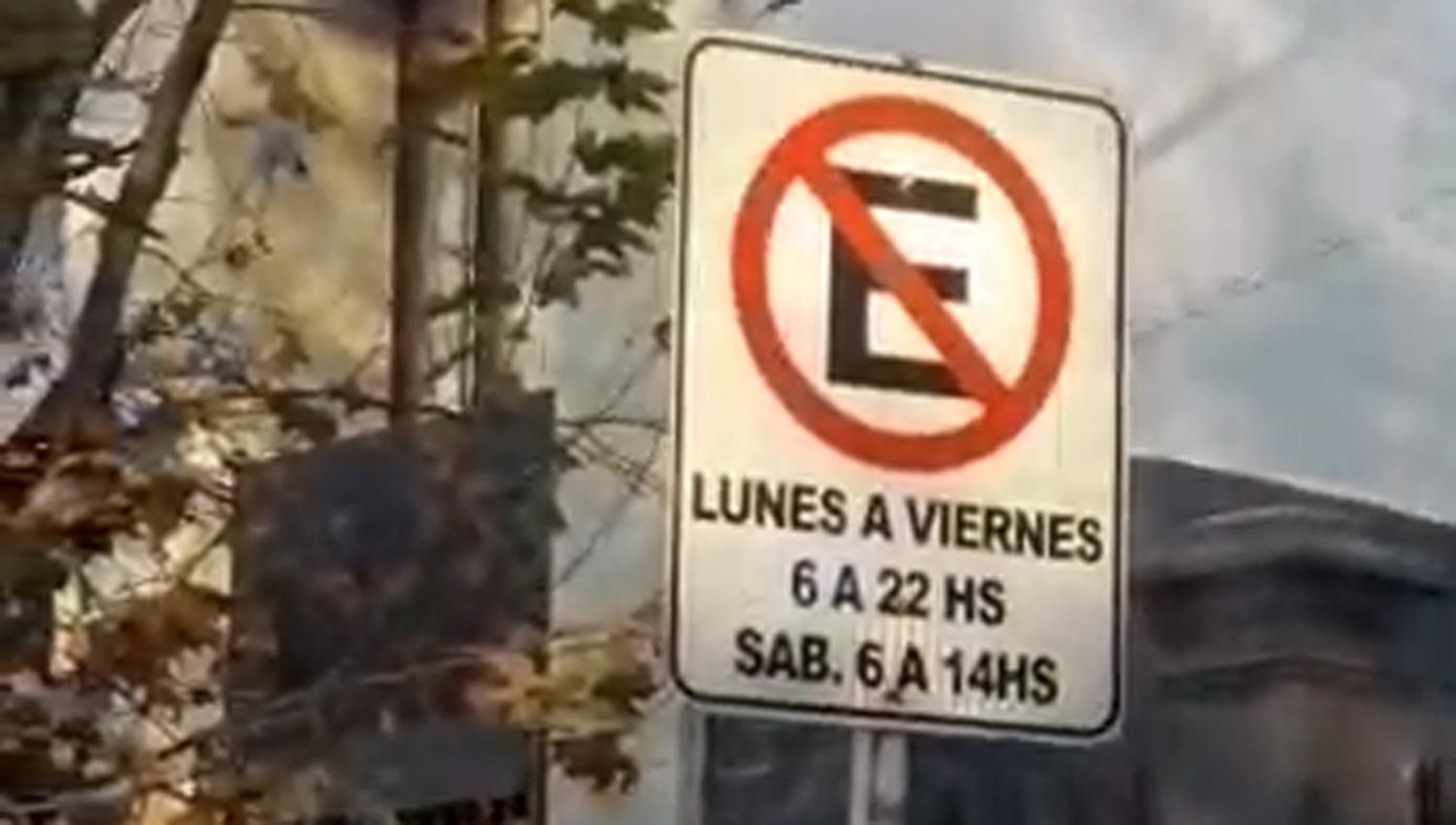 Video: taxistas filmaron a municipales estacionados en un lugar prohibido