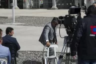 Los dos bandos de la “grieta” esperaron juntos a Macri