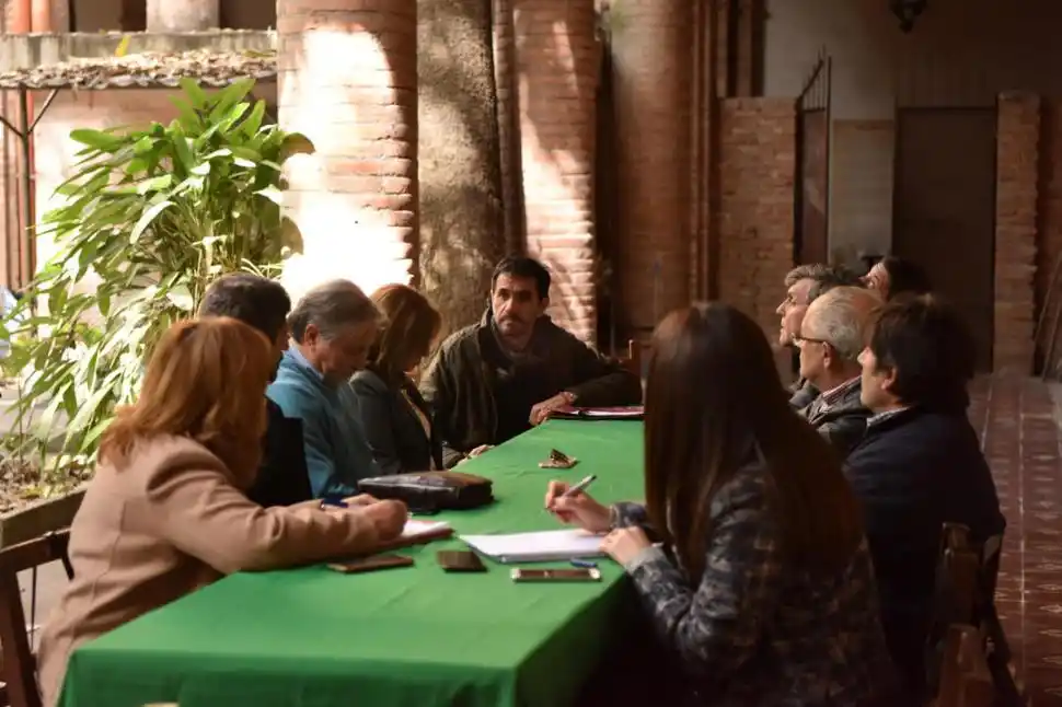 MESA DE TRABAJO. Expertos y funcionarios de Provincia, Nación y Municipalidad de la ciudad se reunieron para coordinar acciones inmediatas. LA GACETA / FOTO DE INÉS QUINTEROS ORIO.-