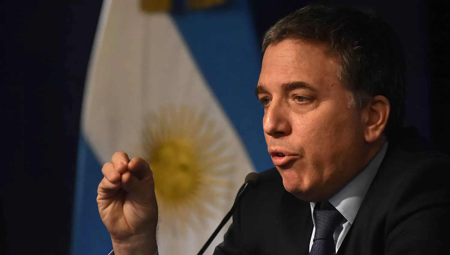 Dujovne admitió que la economía argentina retrocederá un 1% este año