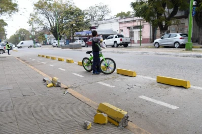 Ciclovía de Tafí Viejo: no cumplió un mes y ya hay que repararla