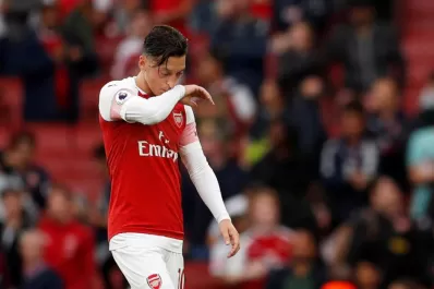 Merkel dijo que hay que tomar en serio a Özil