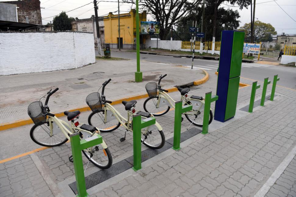 GRATUITAS. Las bicis que la Municipalidad taficeña puso en disponibilidad para que sean usadas y luego, devueltas. 
