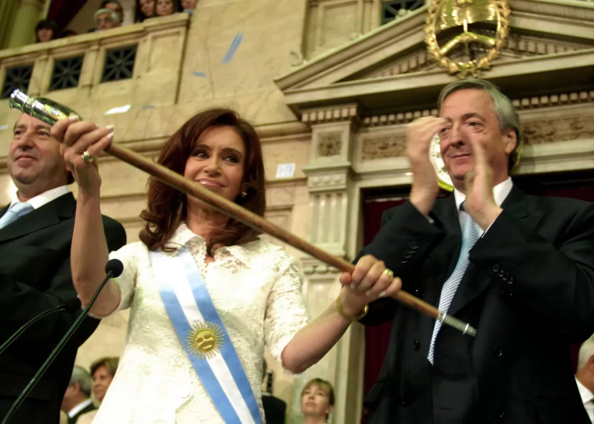 DENUNCIA. Cristina Kirchner aseguró que sacaron de su casa la bandas y bastones presidenciales del matrimonio