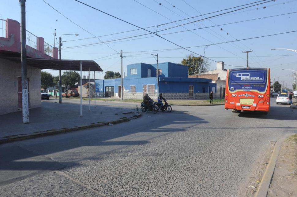 INCA GARCILASO Y 9 DE JULIO. La esquina donde el comerciante fue abordado por una banda de motochorros. LA GACETA / FOTO DE Antonio Ferroni