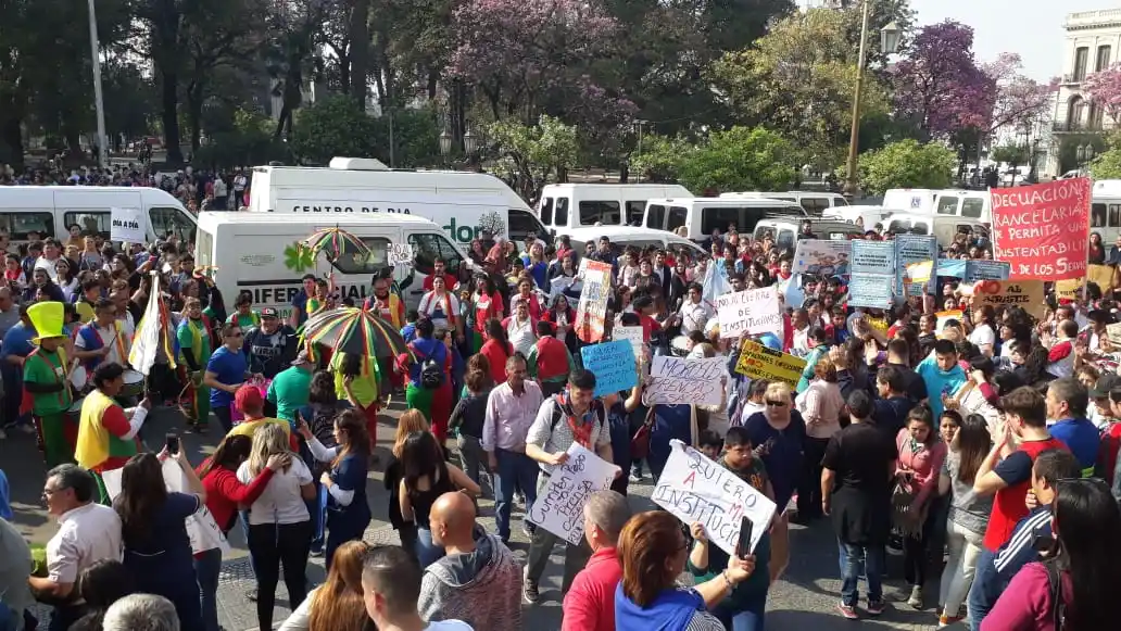 Multitudinaria protesta en Tucumán para decirle no al ajuste en Discapacidad