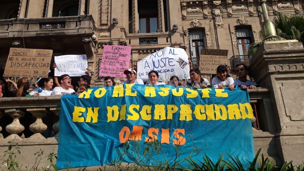 Multitudinaria protesta en Tucumán para decirle no al ajuste en Discapacidad