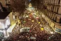 Se multiplican las tomas y una multitud marchó contra el recorte en universidades