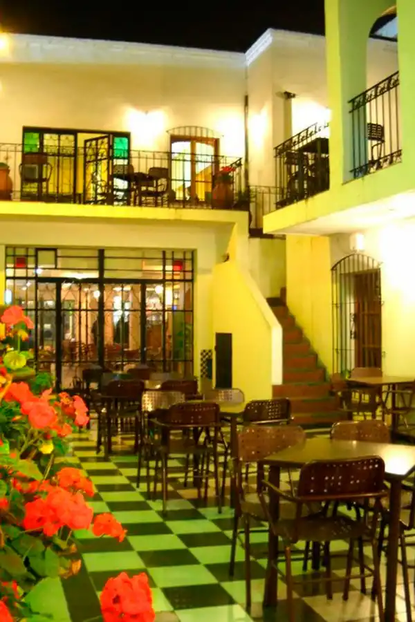 DE NOCHE. El interior del Patio Lorca.