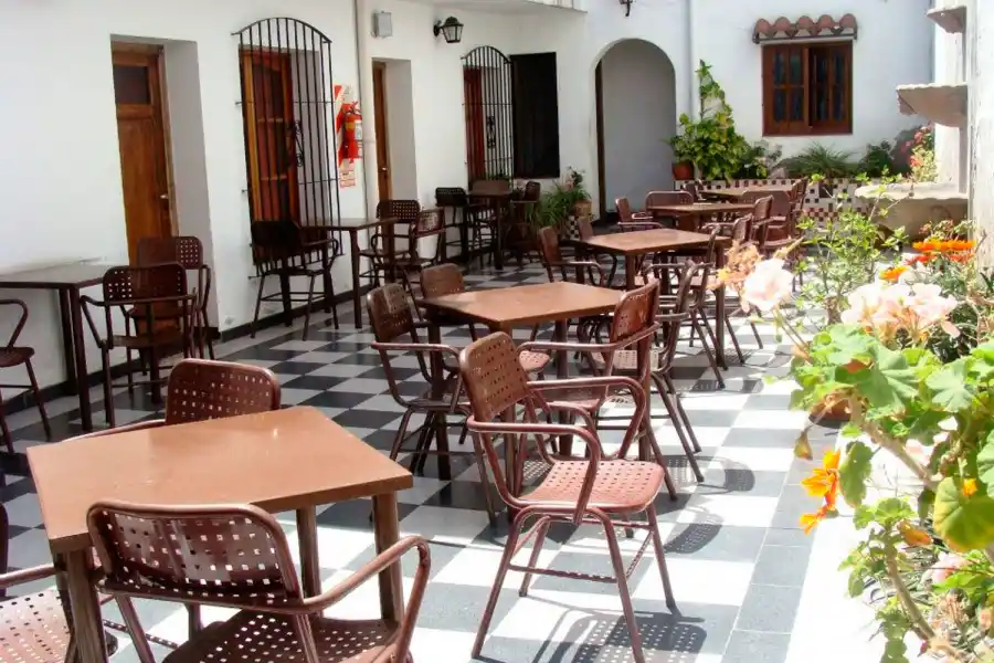 PATIO LORCA. El interior del bar.