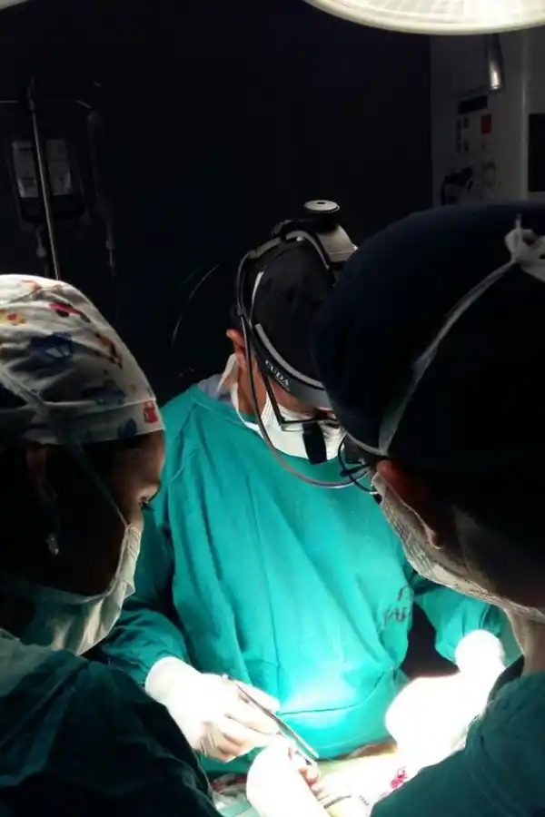 ARDUA TAREA EN QUIRÓFANO. La pequeña Ámbar se jugaba la vida GENTILEZA RUBÉN TOLEDO