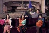 Video: el elenco de una famosa serie de Netflix recreó la intro de Friends