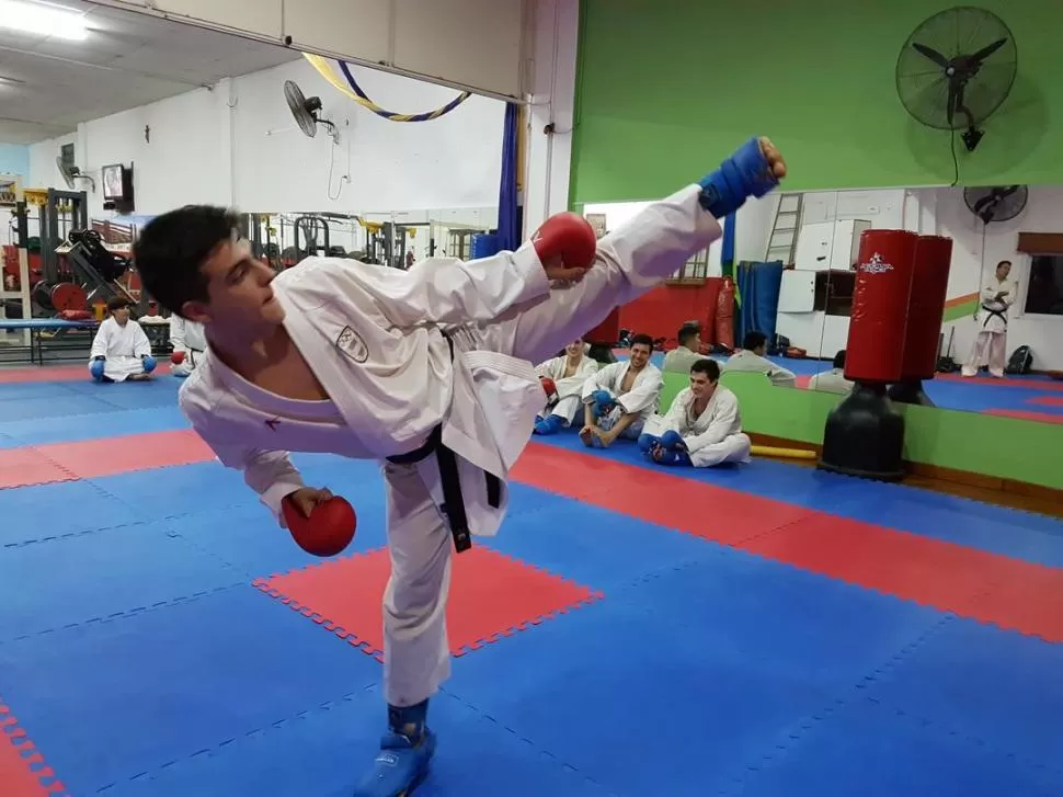 COMBATE. El tucumano Juan Salsench debutará en los Juegos Olímpicos de la Juventud Buenos Aires 2018 el jueves 18 del mes que viene, en la categoría Kumite. gentileza juan slasench