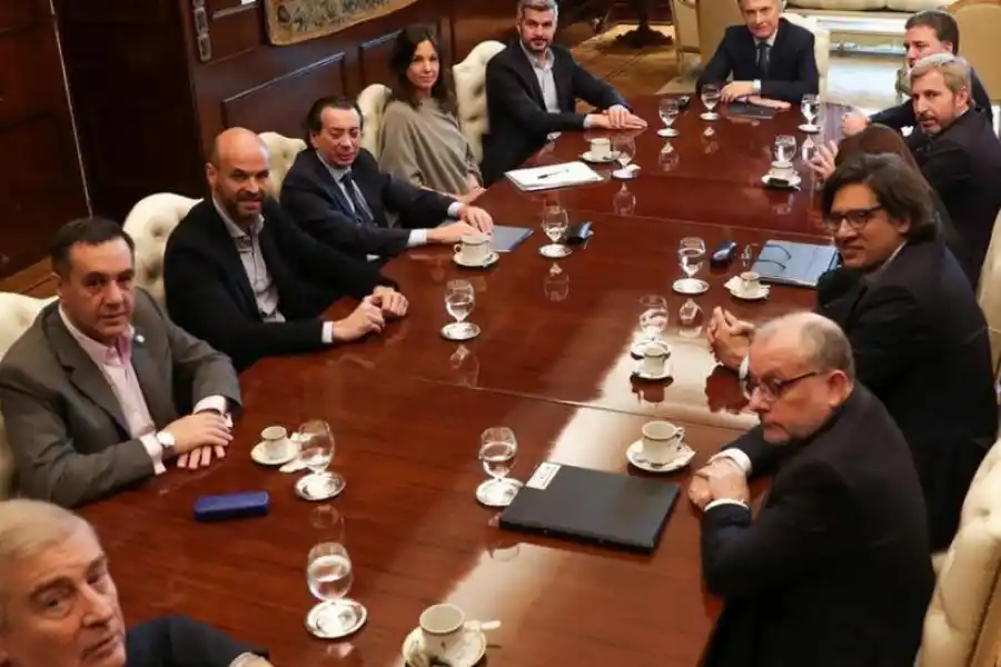 LA NUEVA CONFORMACIÓN. Tras los anuncios formulados por el propio jefe de Estado, el gabinete quedó reducido a una decena de ministros, mientras que el resto se convertirá en secretarios de Estado.