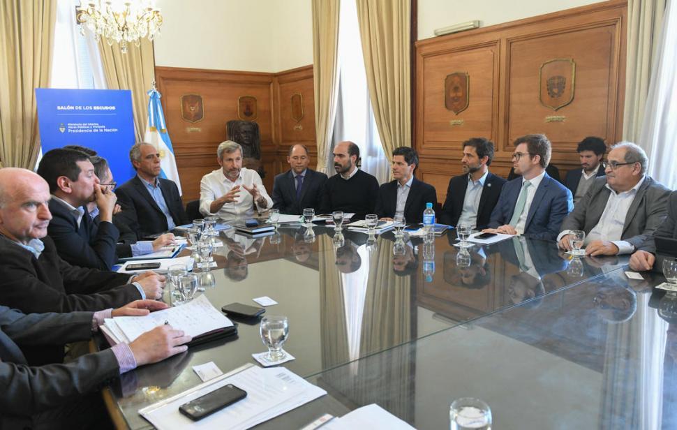 EN CASA ROSADA. Garvich (primero de la derecha) participó de la cumbre con Frigerio para definir el Presupuesto.  	Ministerio del Interior 