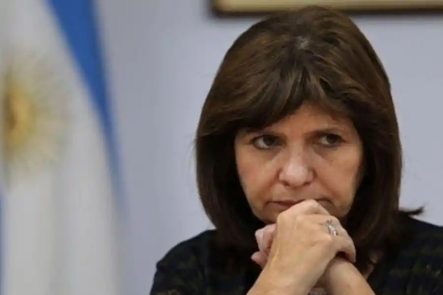 Bullrich señaló que importantes dirigentes usan Whatsapp para promover saqueos  